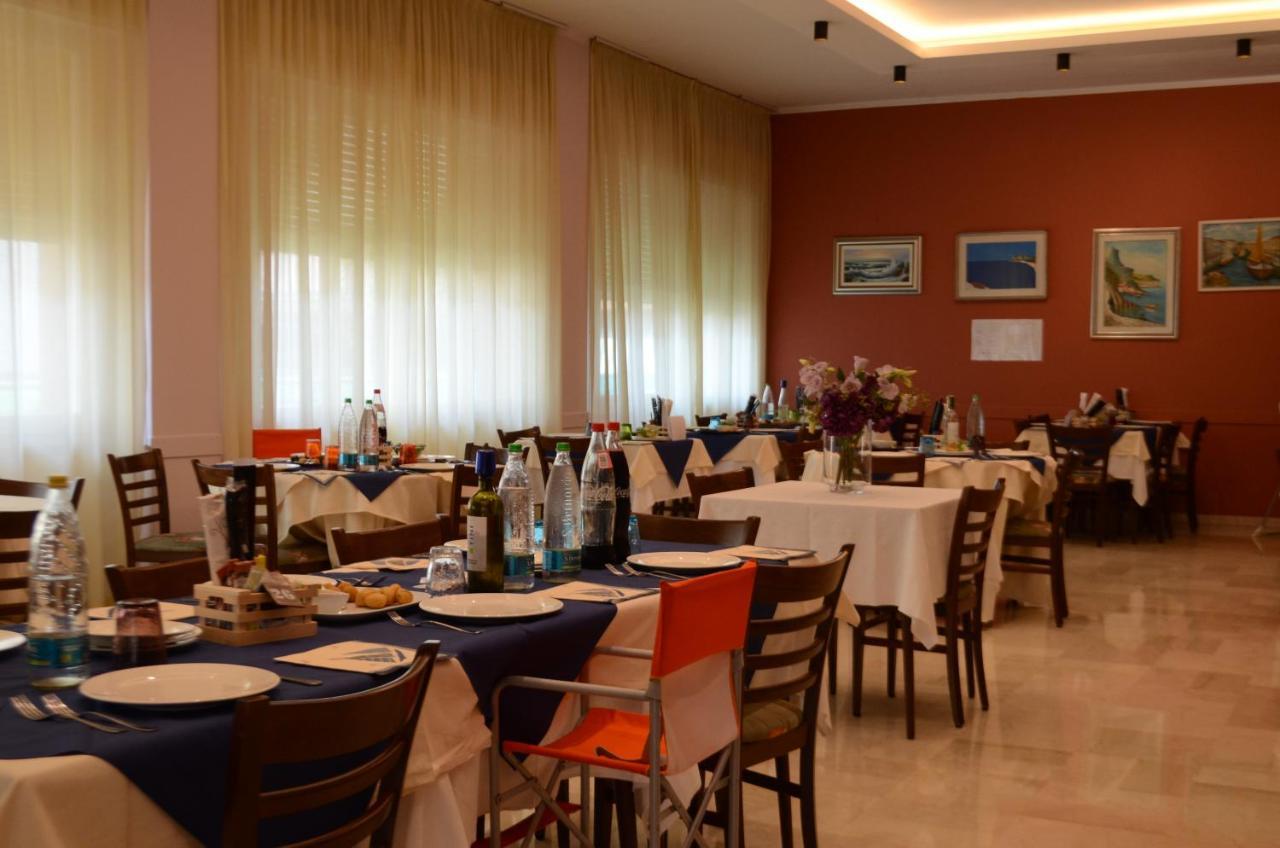 Hotel Boston Cesenatico Exterior foto