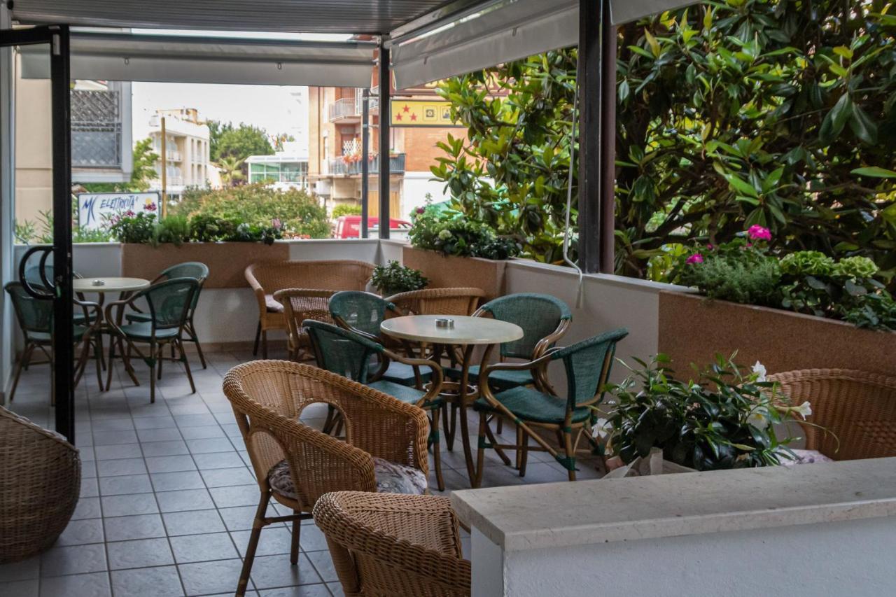 Hotel Boston Cesenatico Exterior foto